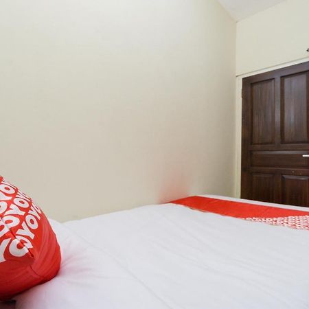 Oyo 1542 Yessy Mansion Hotel Ngabean Luaran gambar