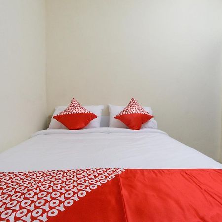 Oyo 1542 Yessy Mansion Hotel Ngabean Luaran gambar