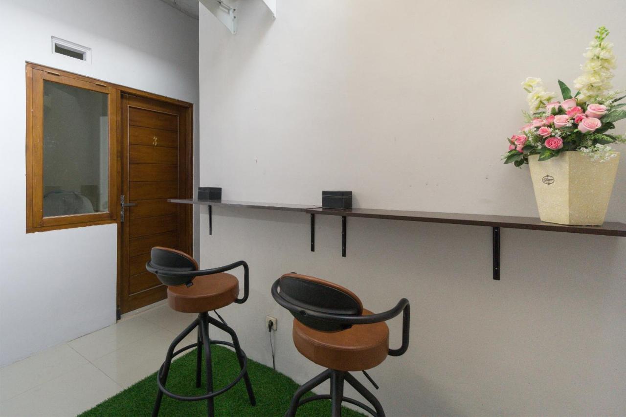Oyo 1542 Yessy Mansion Hotel Ngabean Luaran gambar
