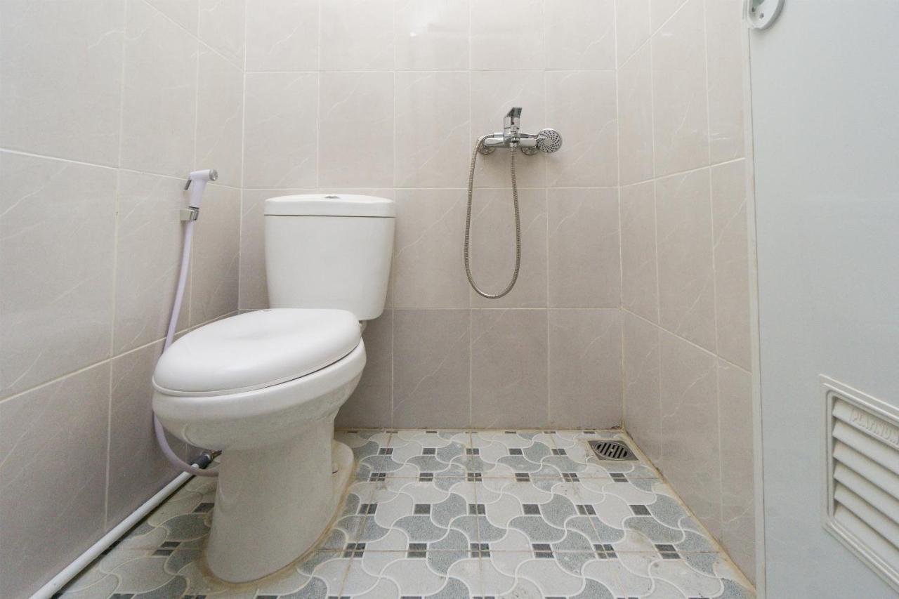 Oyo 1542 Yessy Mansion Hotel Ngabean Luaran gambar