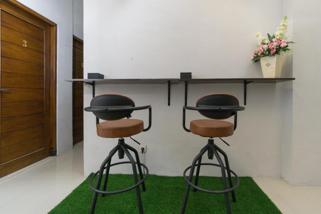 Oyo 1542 Yessy Mansion Hotel Ngabean Luaran gambar