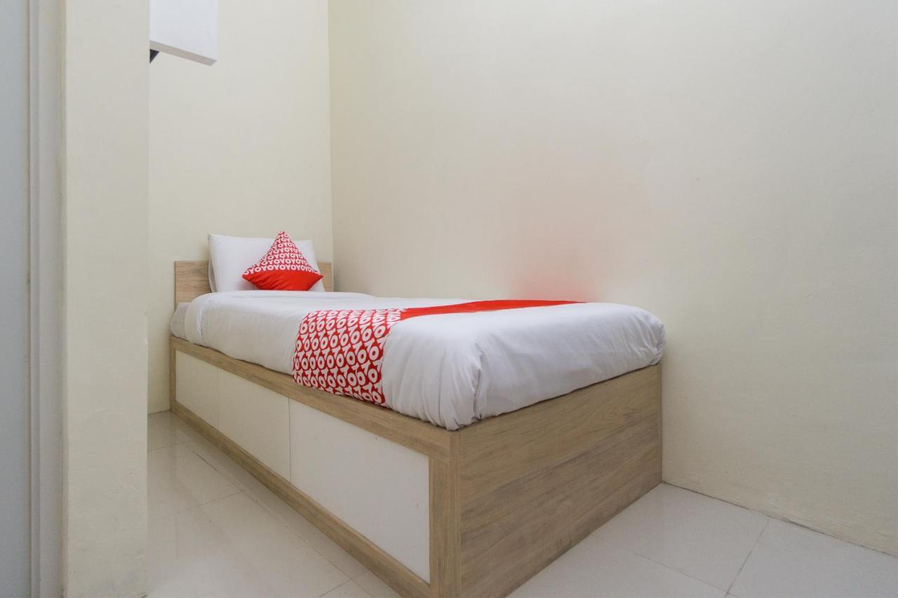 Oyo 1542 Yessy Mansion Hotel Ngabean Luaran gambar