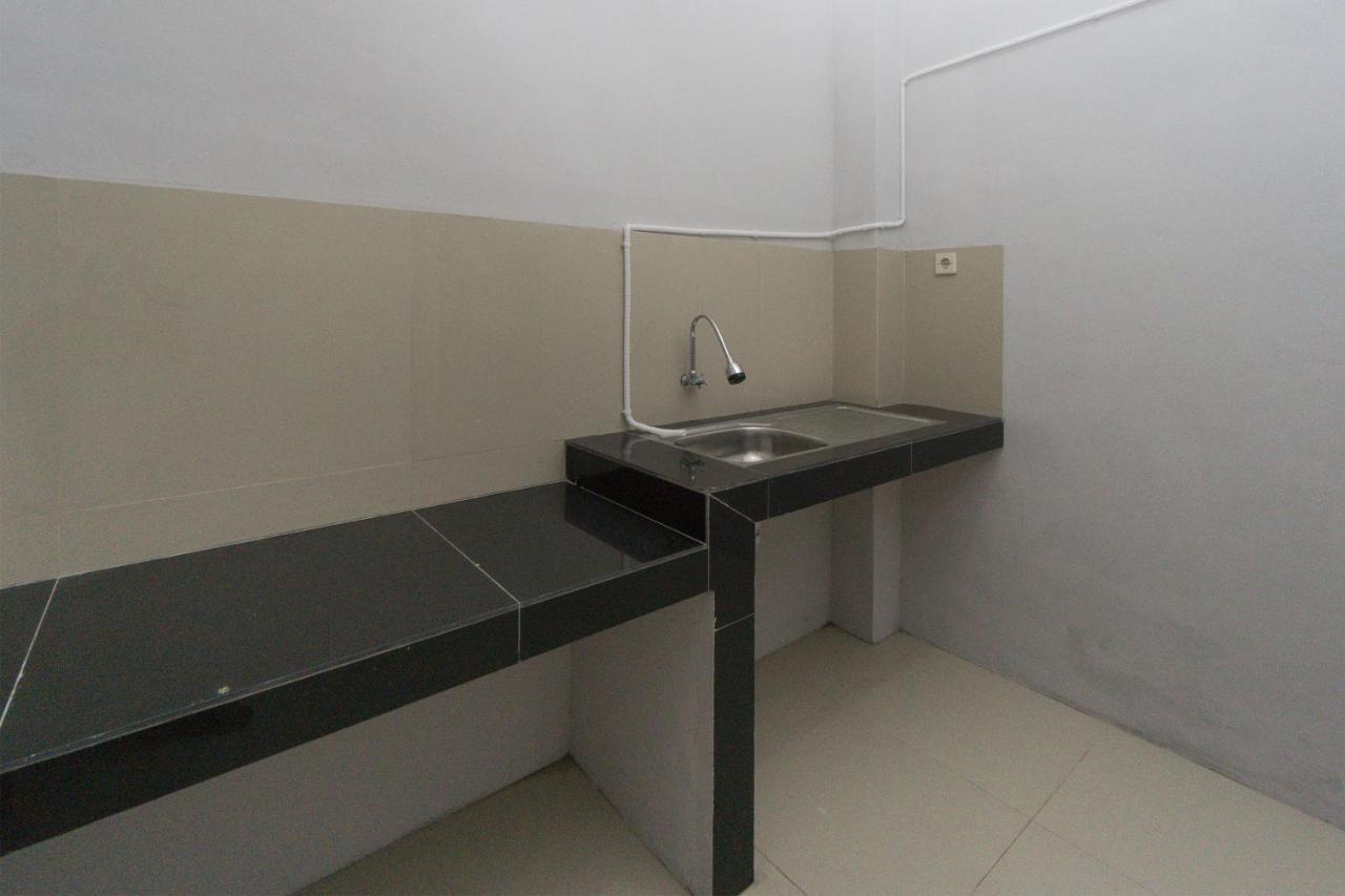 Oyo 1542 Yessy Mansion Hotel Ngabean Luaran gambar