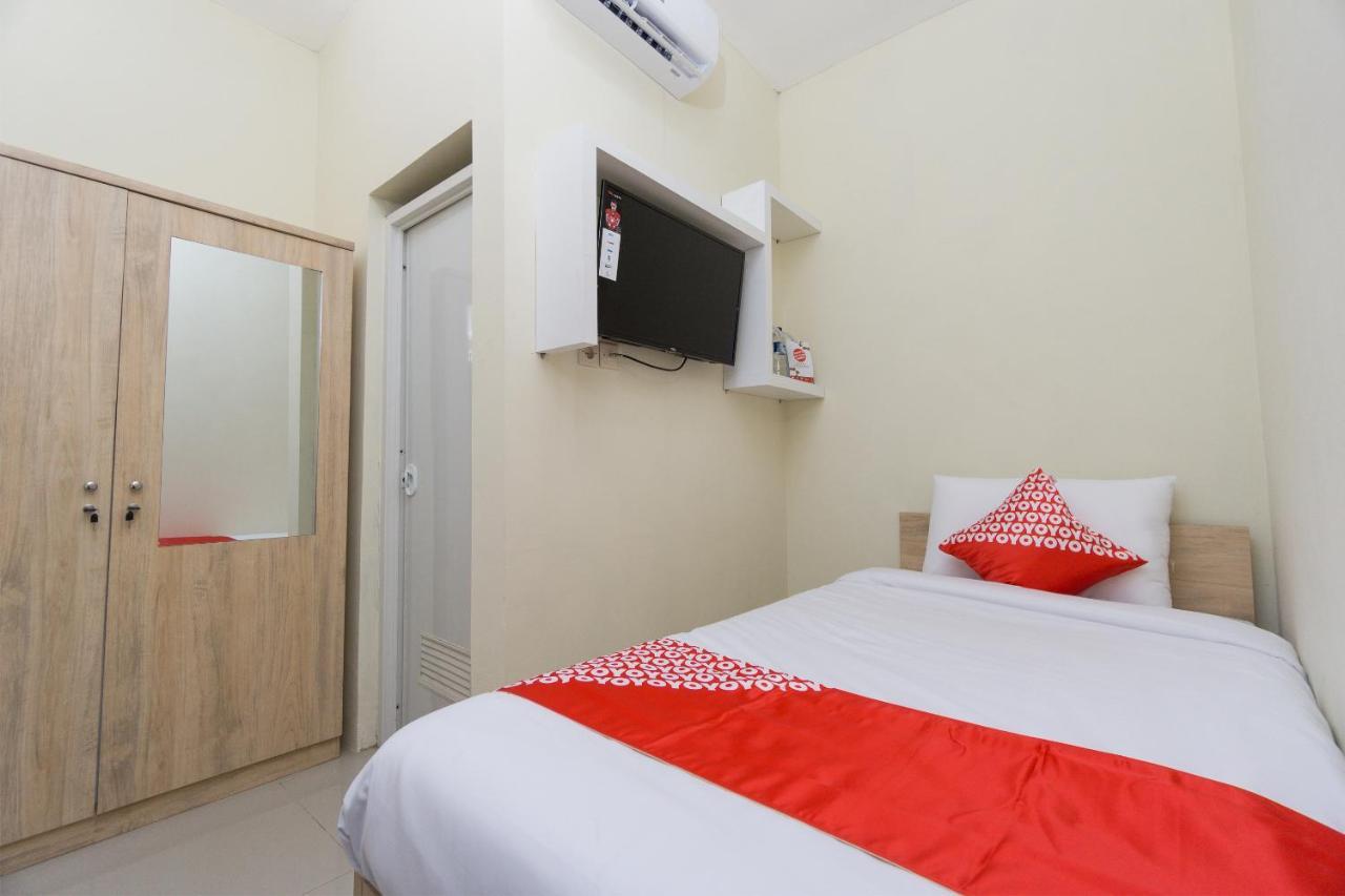 Oyo 1542 Yessy Mansion Hotel Ngabean Luaran gambar
