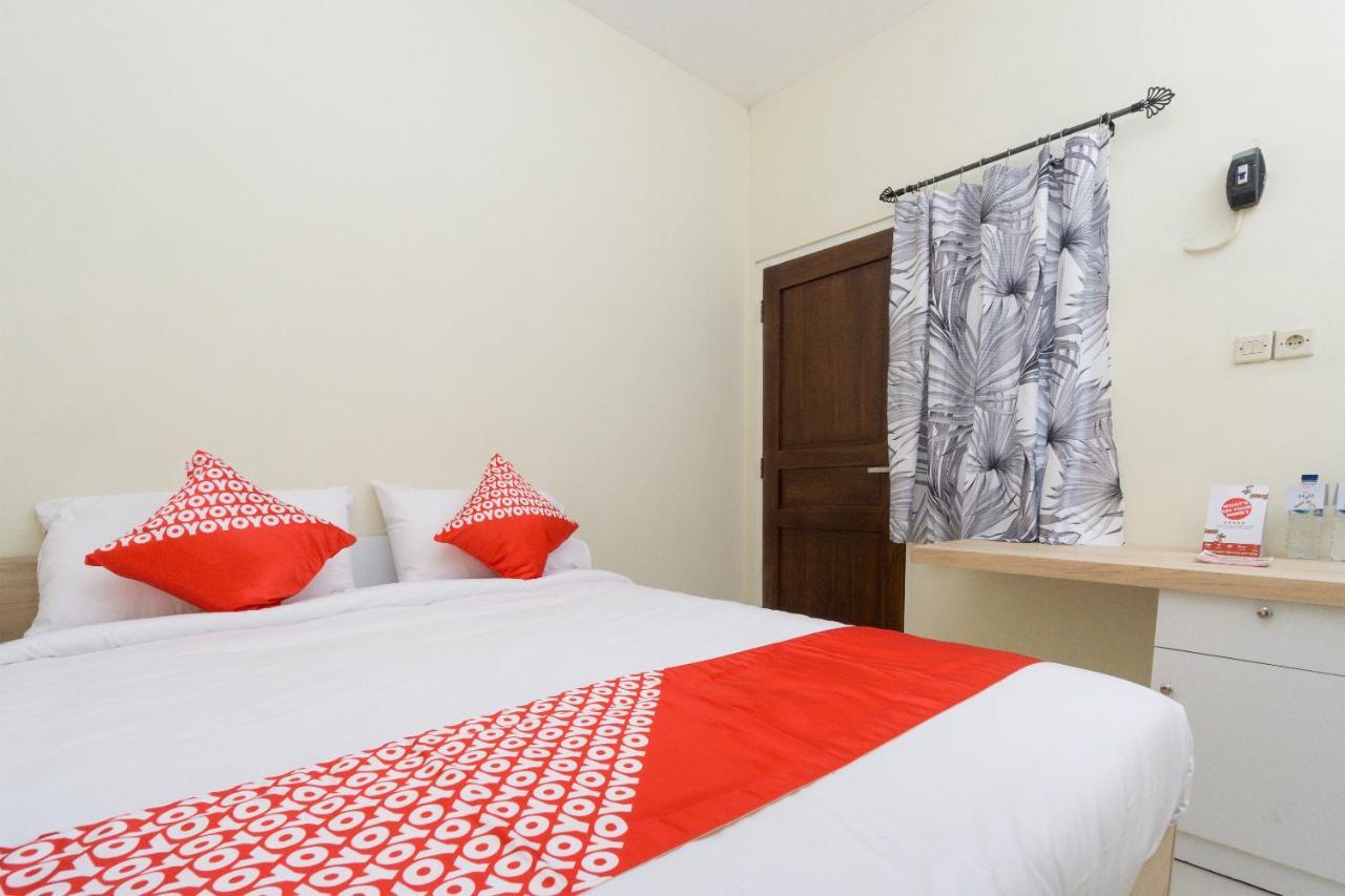 Oyo 1542 Yessy Mansion Hotel Ngabean Luaran gambar