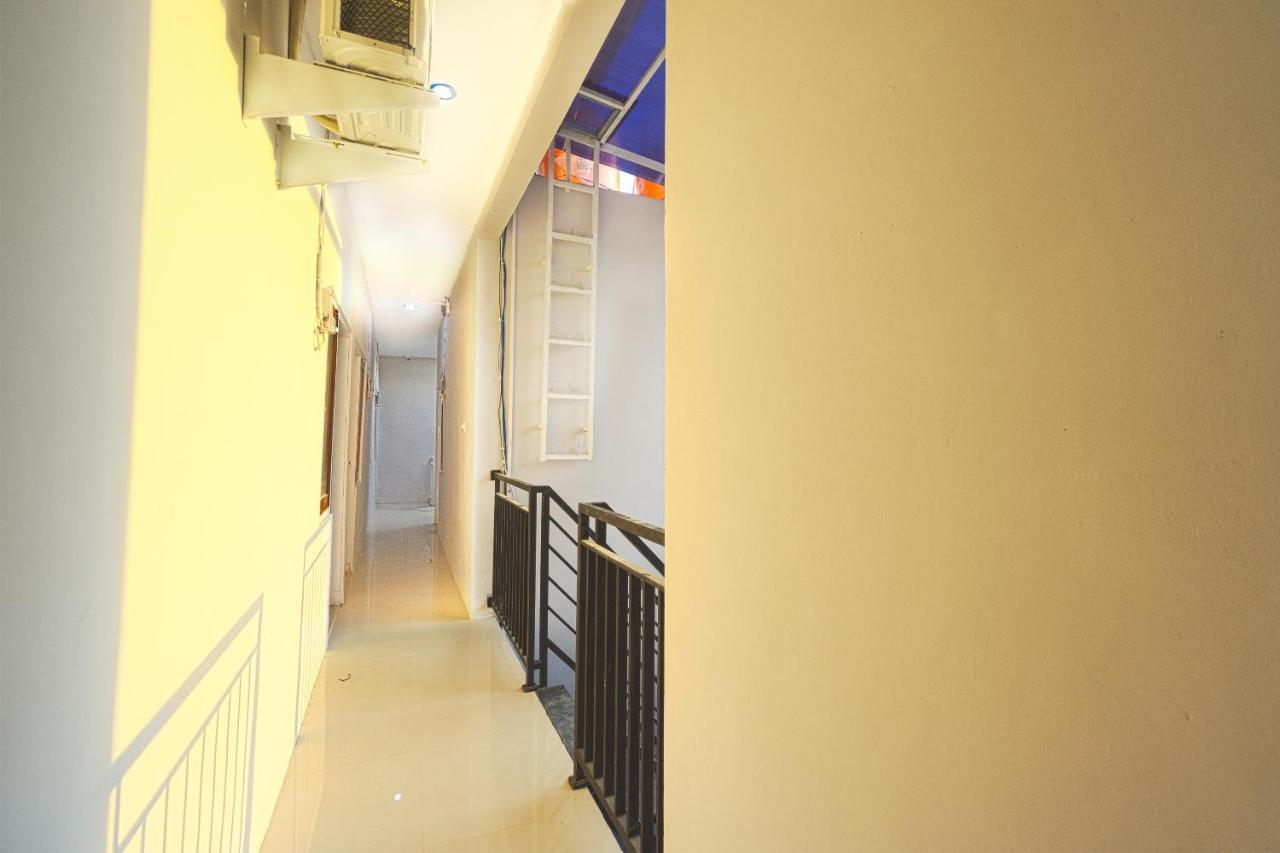 Oyo 1542 Yessy Mansion Hotel Ngabean Luaran gambar