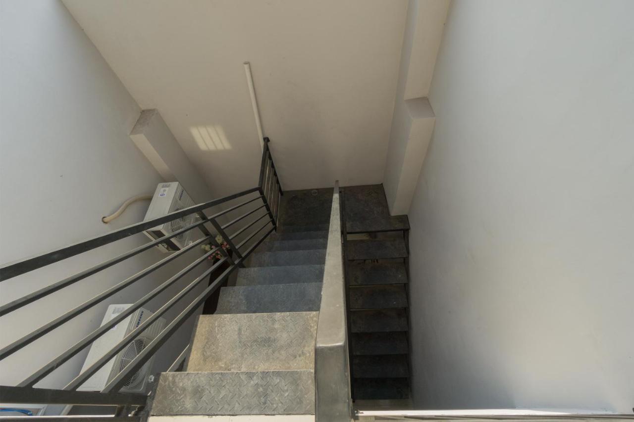 Oyo 1542 Yessy Mansion Hotel Ngabean Luaran gambar